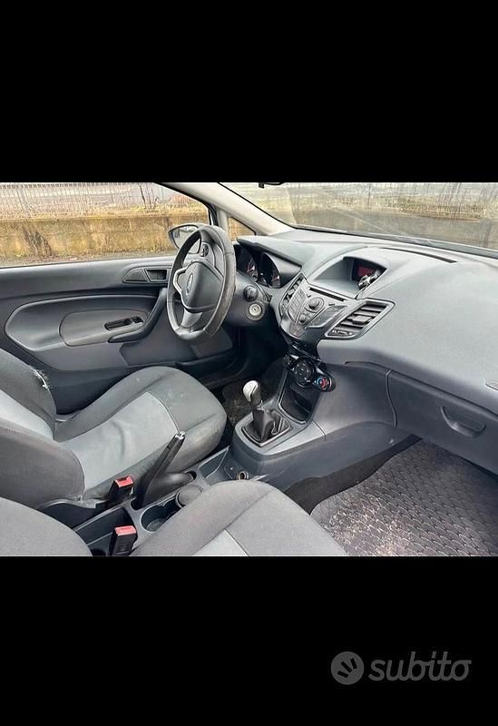 Usata Ford Fiesta 68 CV (50 kW) 2009 Bianco Utilitaria