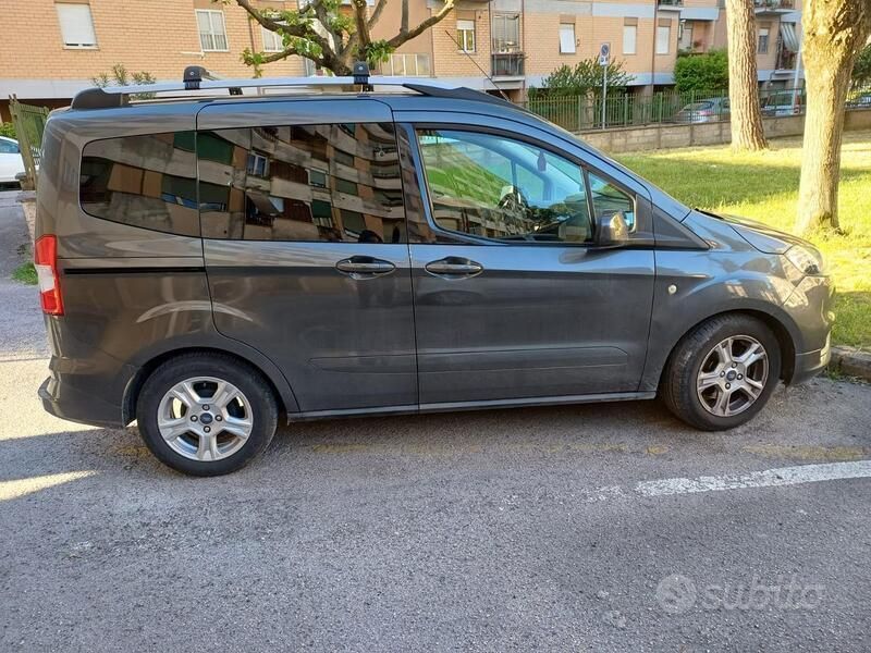 Usata Ford Tourneo Courier 2019 Grigio Monovolume