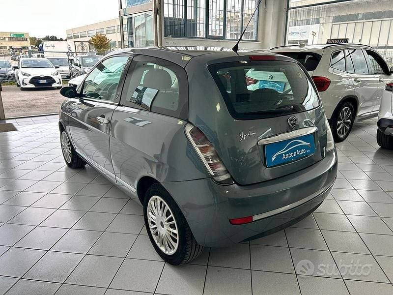 Usata Lancia Ypsilon 60 CV (44 kW) 2008 Grigio Utilitaria