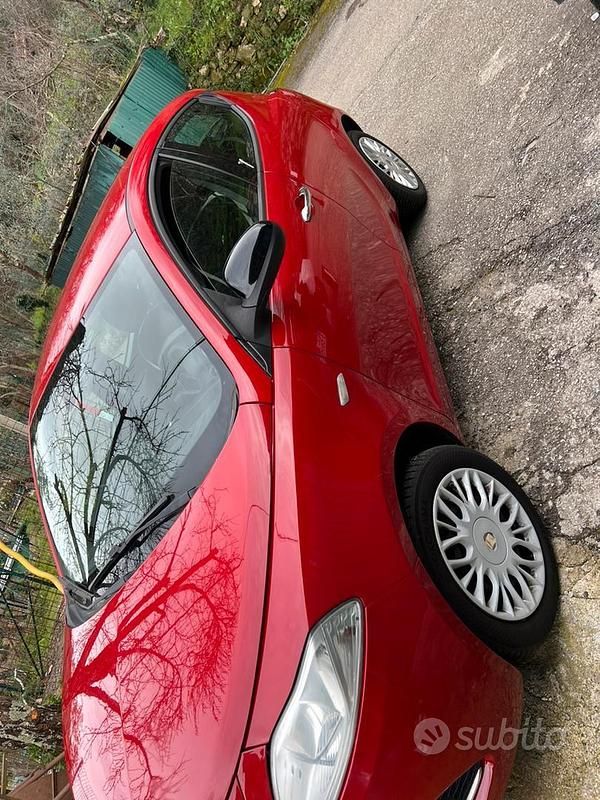 Usata Lancia Ypsilon 95 CV (69 kW) 2016 Rosso Utilitaria