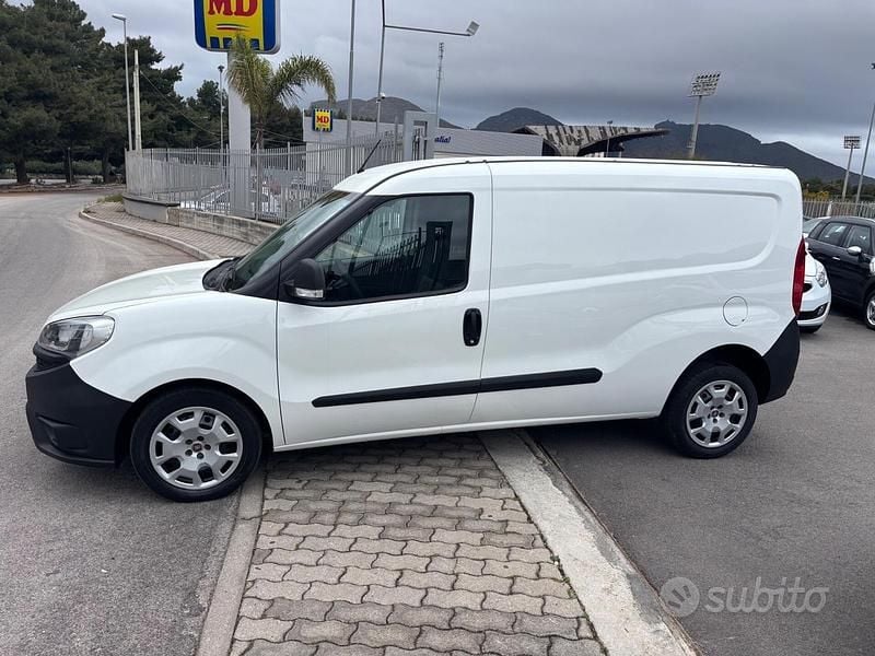 Usata Fiat Doblò 105 CV (77 kW) 2018 Bianco Monovolume