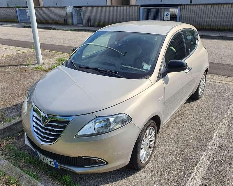 Usata Lancia Ypsilon Gold 69 CV (50 kW) 2014 Utilitaria