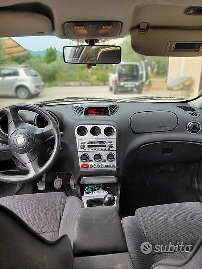 Usata Alfa Romeo 156 140 CV (102 kW) 2004 Grigio Berlina
