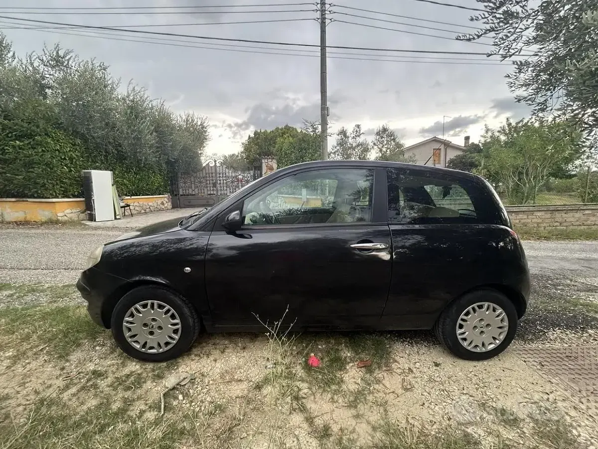 Usata Lancia Ypsilon 60 CV (44 kW) 2005 Nero Utilitaria