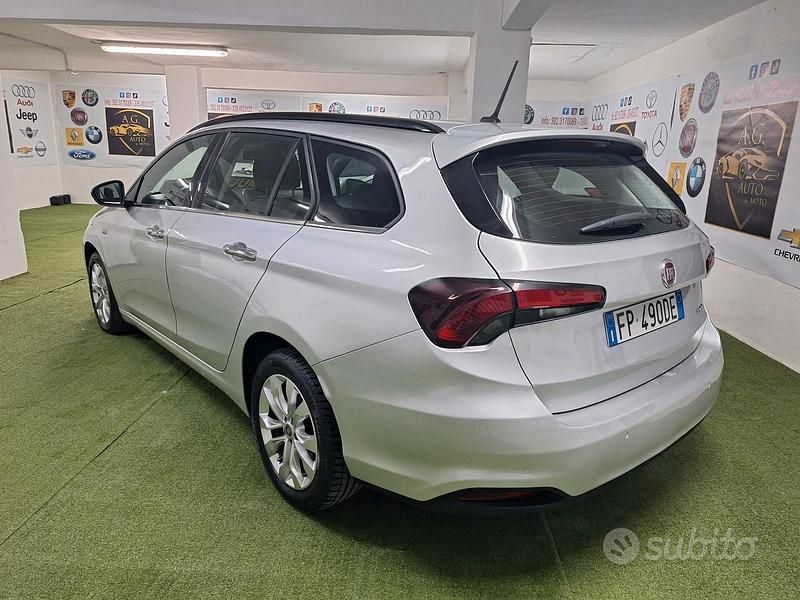 Usata Fiat Tipo Easy 120 CV (88 kW) 2018 Grigio Station wagon