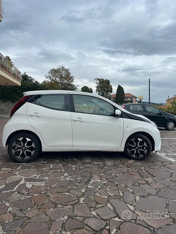 Usata Toyota Aygo Cool 72 CV (52 kW) 2019 Bianco Utilitaria