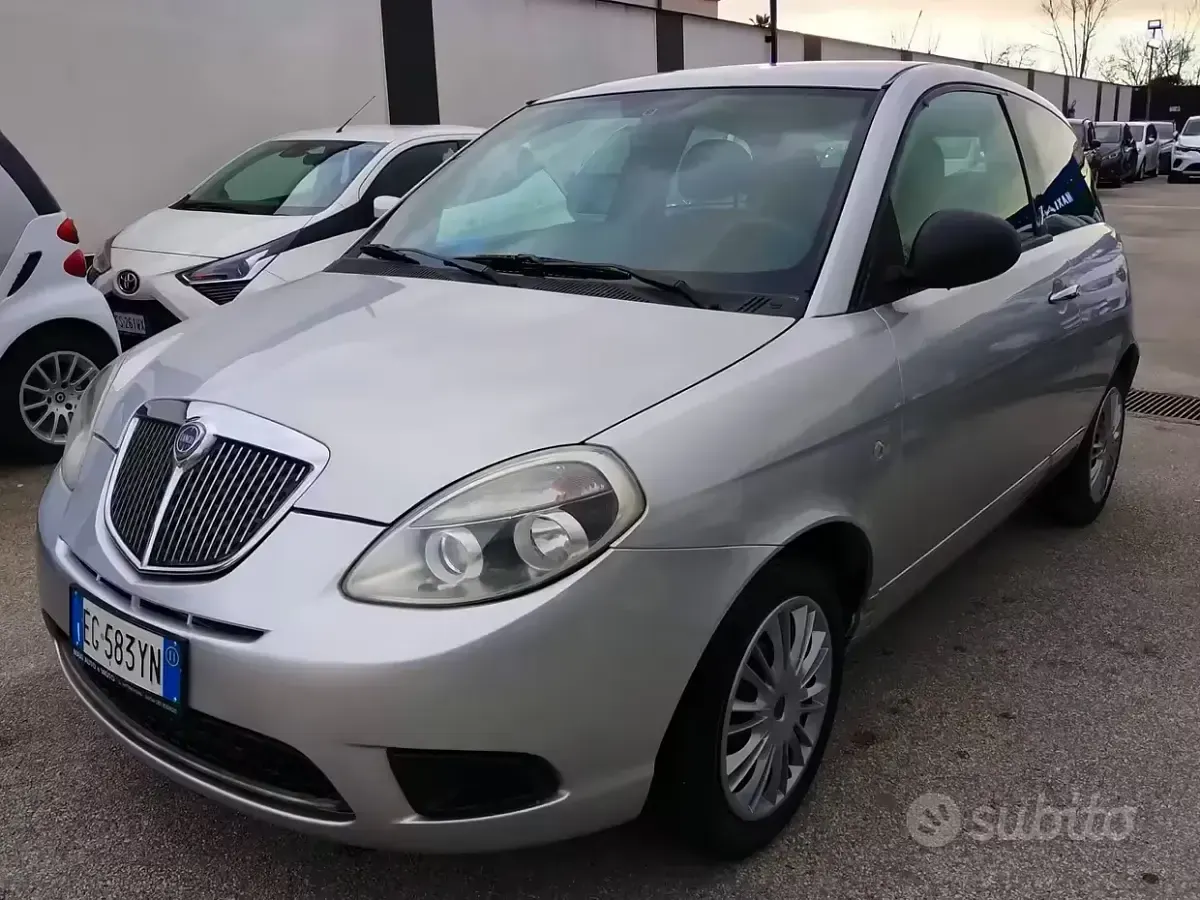 Usata Lancia Ypsilon 69 CV (50 kW) 2011 Grigio Utilitaria