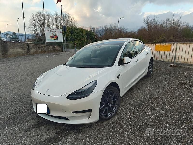 Usata Tesla Model 3 Standard Range 235 kW (320 CV) 2023 Bianco Berlina