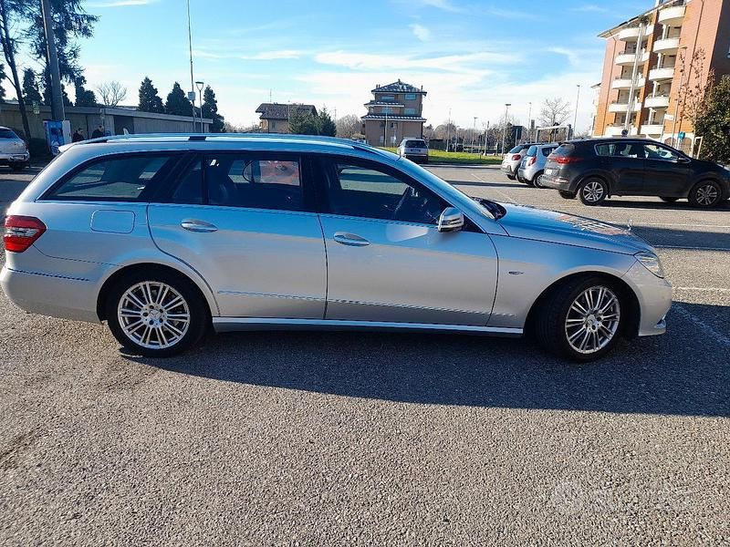 Usata Mercedes E300 204 CV (150 kW) 2010 Grigio Station wagon