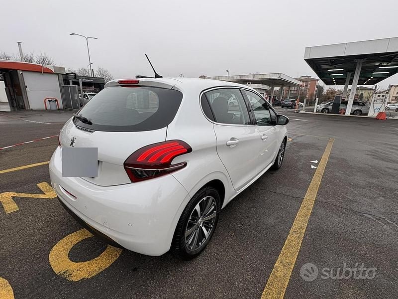 Usata Peugeot 208 Allure 80 CV (58 kW) 2017 Bianco Utilitaria