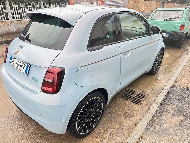 Usata Fiat 500e Icon 42 kW (58 CV) 2021 Blu Berlina