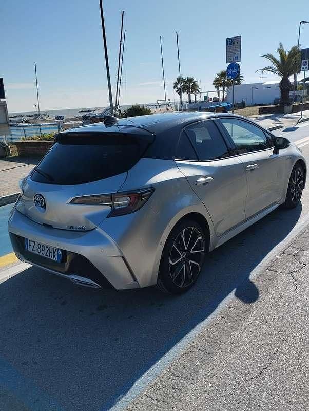 Usata Toyota Corolla 152 CV (111 kW) 2019 Argento Berlina