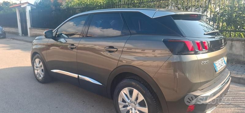 Usata Peugeot 3008 S 120 CV (88 kW) 2017 Verde SUV