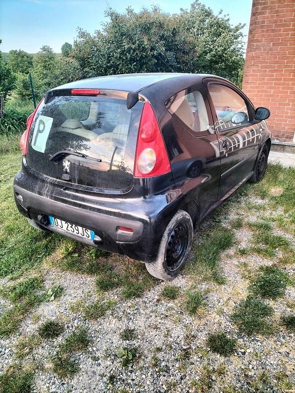 Usata Peugeot 107 68 CV (50 kW) 2007 Nero Utilitaria