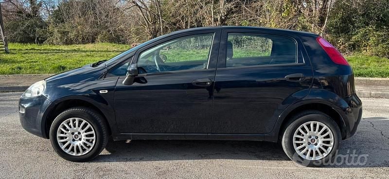 Usata Fiat Punto 77 CV (56 kW) 2016 Blu Utilitaria