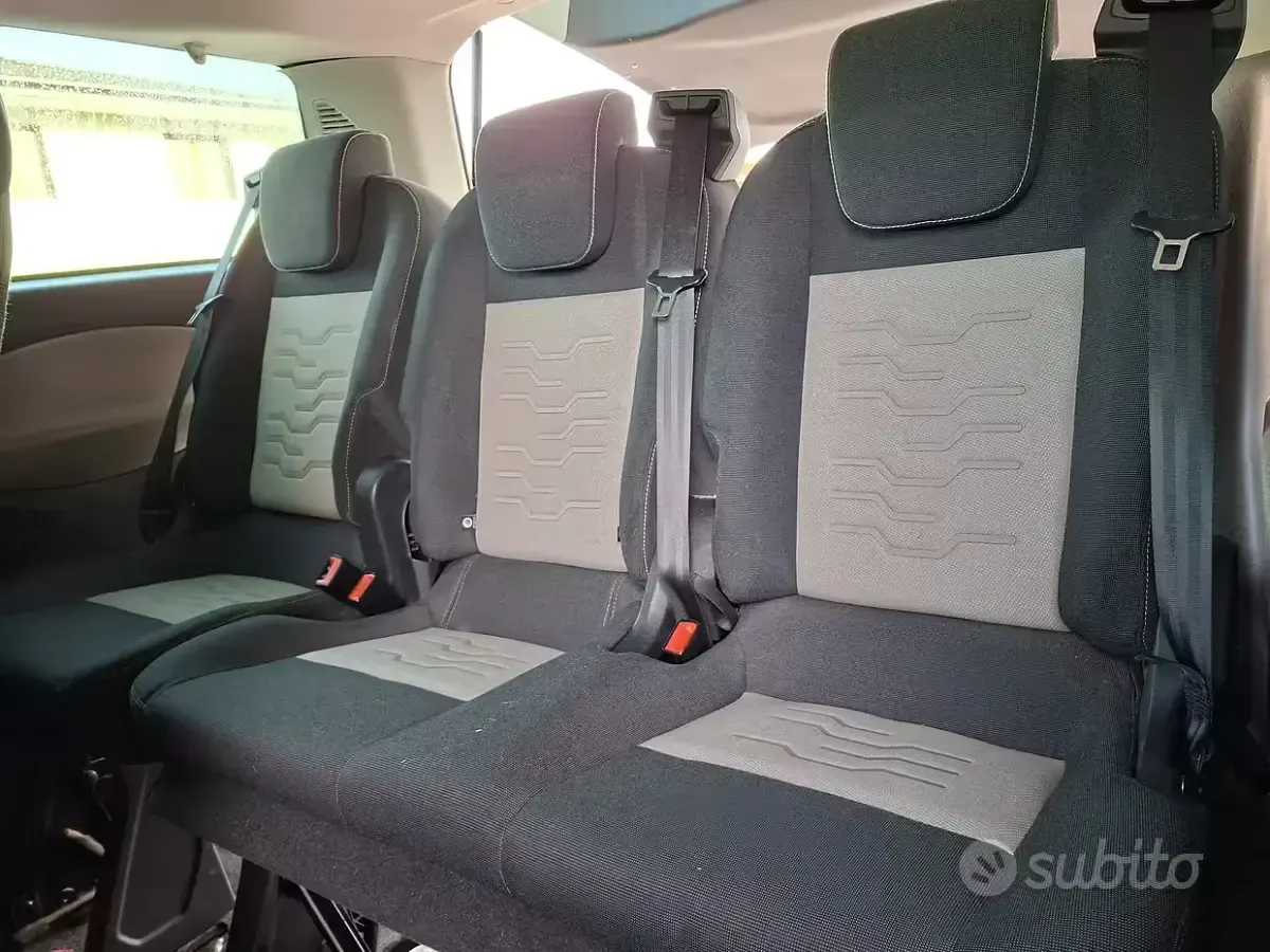 Usata Ford Tourneo 125 CV (91 kW) 2015 Nero Monovolume