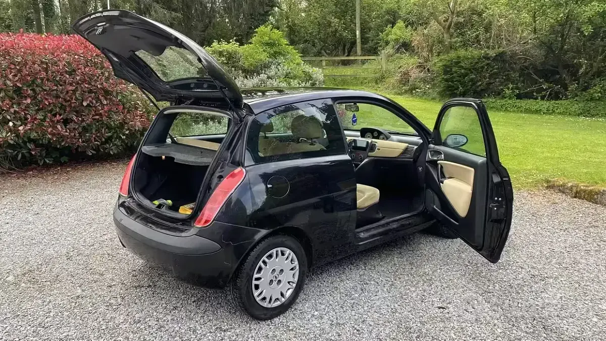 Usata Lancia Ypsilon 60 CV (44 kW) 2006 Nero Utilitaria