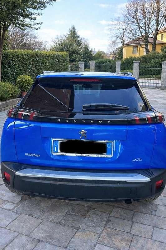 Usata Peugeot 2008 Allure 102 CV (75 kW) 2023 SUV