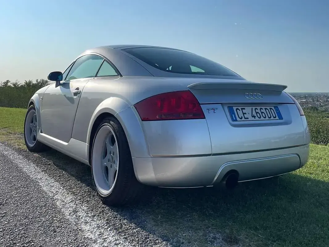 Usata Audi TT Ambiente 179 CV (131 kW) 2003 Argento Coupé