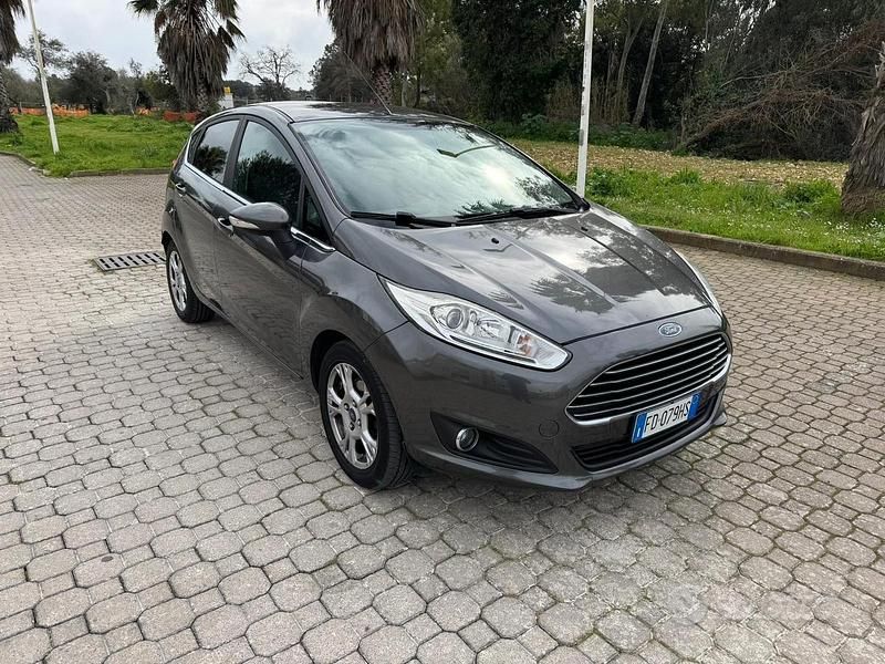 Usata Ford Fiesta Titanium 95 CV (69 kW) 2016 Grigio Berlina