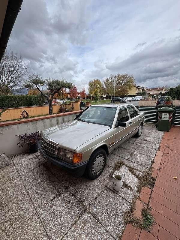 Usata Mercedes 190 122 CV (89 kW) 1984 Berlina