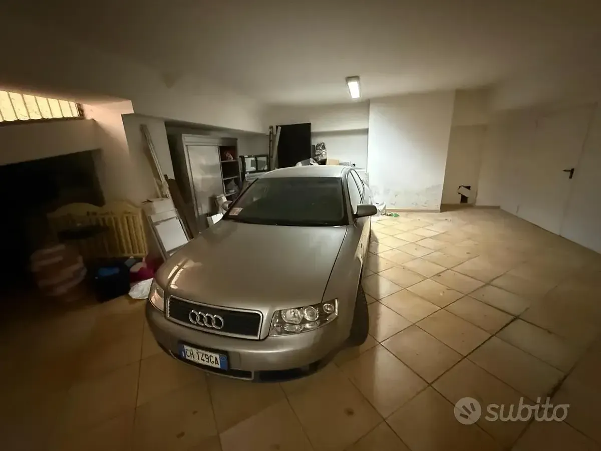 Usata Audi A4 101 CV (74 kW) 2003 Grigio Berlina
