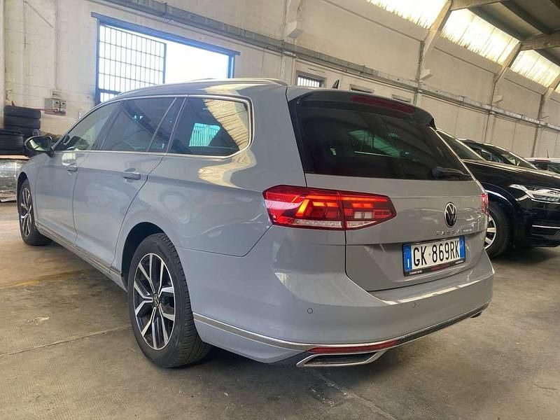 Usata VW Passat Executive 150 CV (110 kW) 2022 Grigio Station wagon