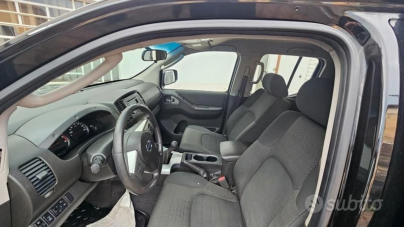 Usata Nissan Navara 190 CV (139 kW) 2014 Nero Pick-up