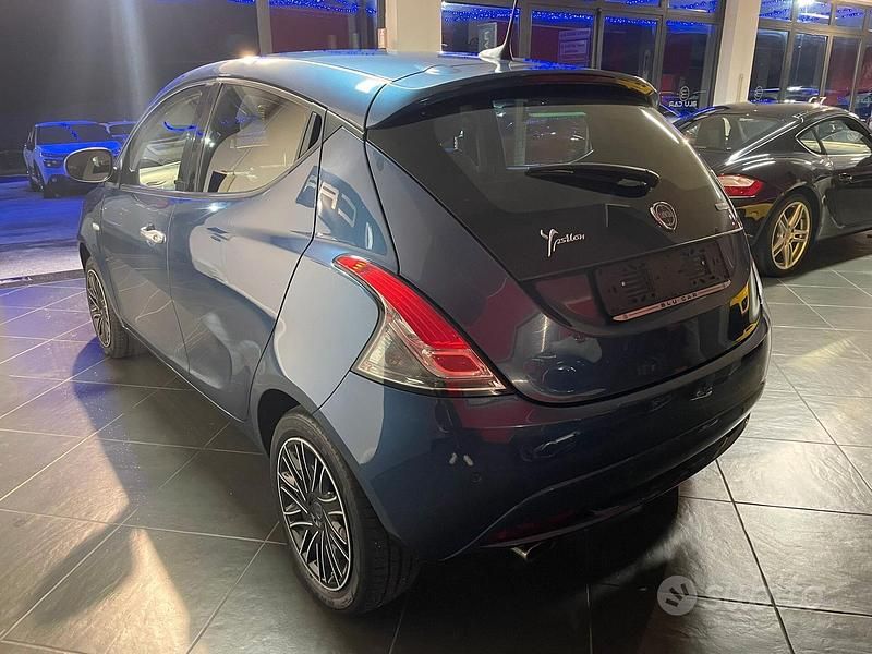 Usata Lancia Ypsilon Gold 70 CV (51 kW) 2022 Blu Utilitaria