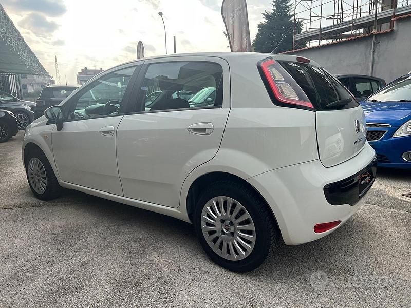 Usata Fiat Punto Evo Dynamic 69 CV (50 kW) 2011 Bianco Utilitaria