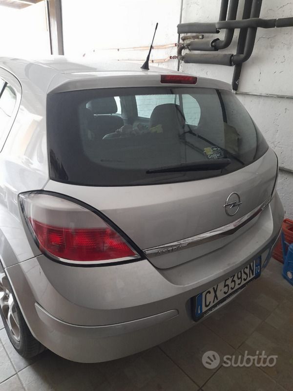 Usata Opel Astra 60 CV (44 kW) 2005 Grigio Berlina