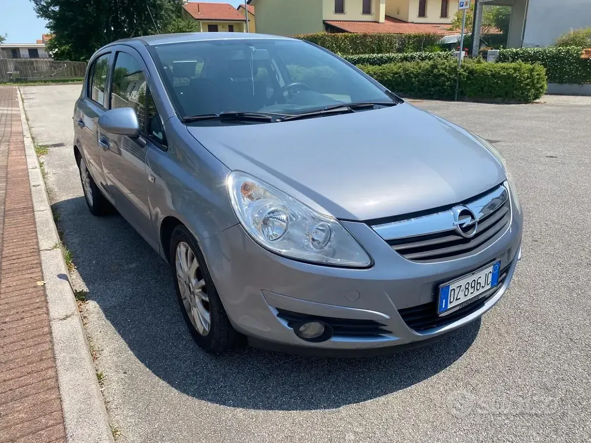 Usata Opel Corsa Enjoy 75 CV (55 kW) 2009 Grigio Utilitaria