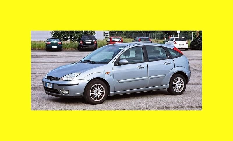 Usata Ford Focus Ghia 100 CV (73 kW) 2002 Grigio Station wagon