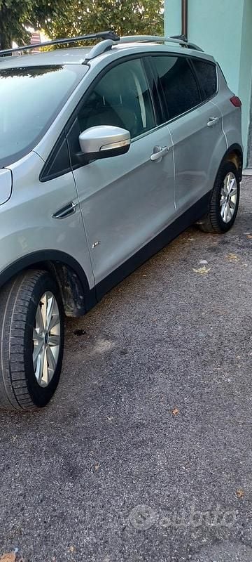 Usata Ford Kuga 150 CV (110 kW) 2016 Grigio SUV