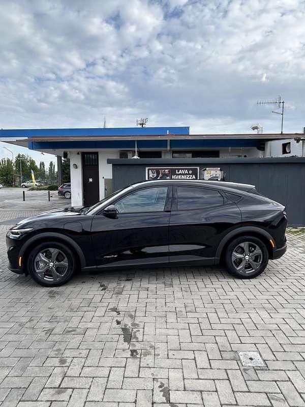 Usata Ford Mustang Mach-E Standard Range 197 kW (269 CV) 2021 Nero SUV