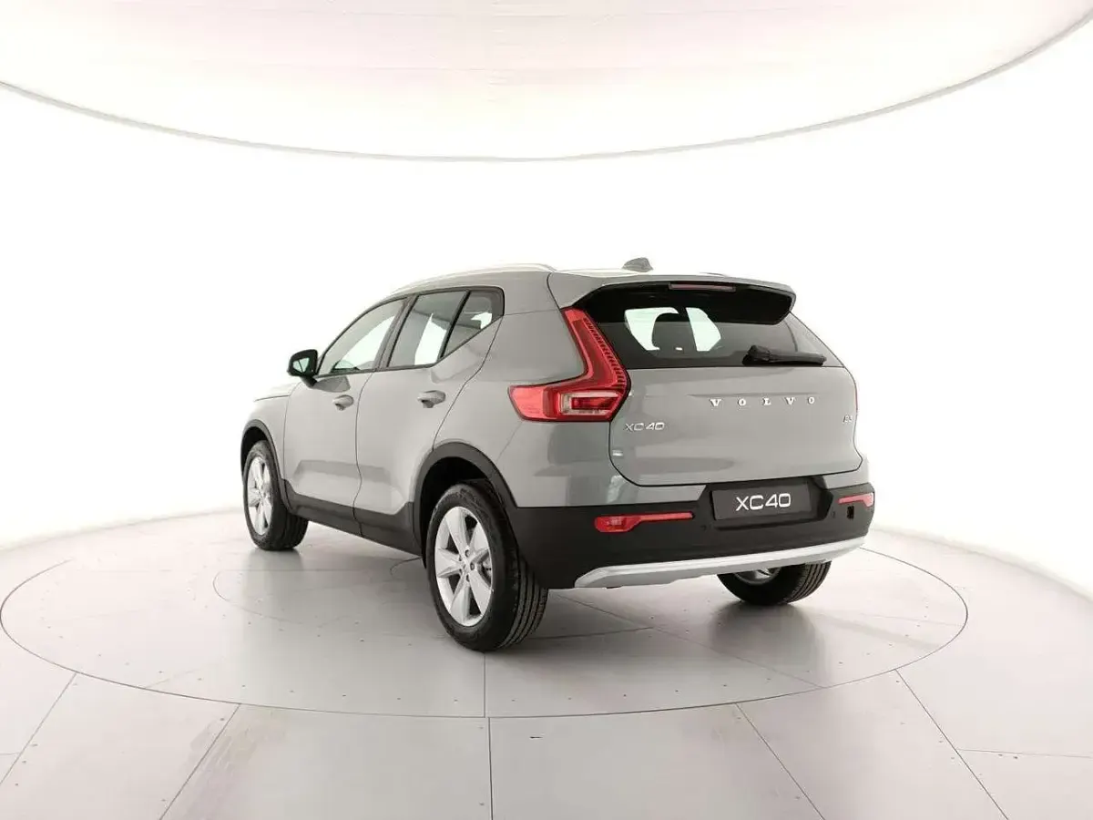 Nuova Volvo XC40 Core 163 CV (119 kW) 2026 Grigio SUV