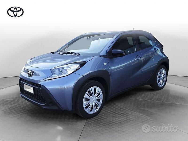Nuova Toyota Aygo X Active 72 CV (52 kW) 2025 Grigio SUV