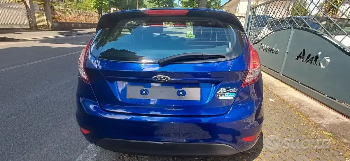 Usata Ford Fiesta Titanium 75 CV (55 kW) 2015 Blu Utilitaria
