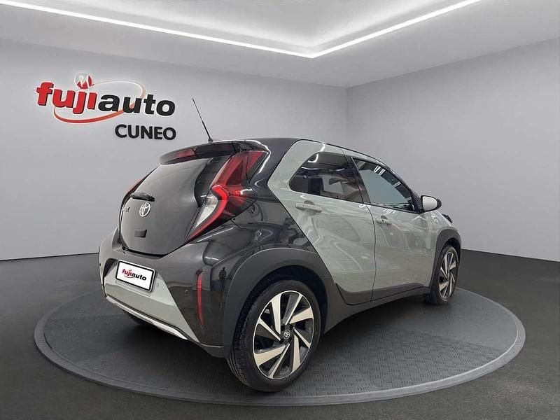 Begagnad Toyota Aygo X Lounge 72 HK (52 kW) 2024 Svart SUV