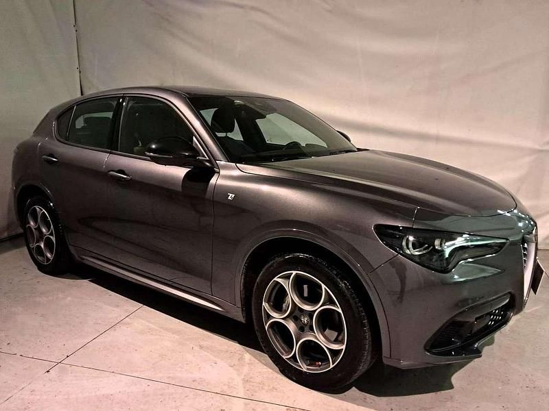 Usata Alfa Romeo Stelvio Ti 209 CV (153 kW) 2023 Grigio metallizzato SUV