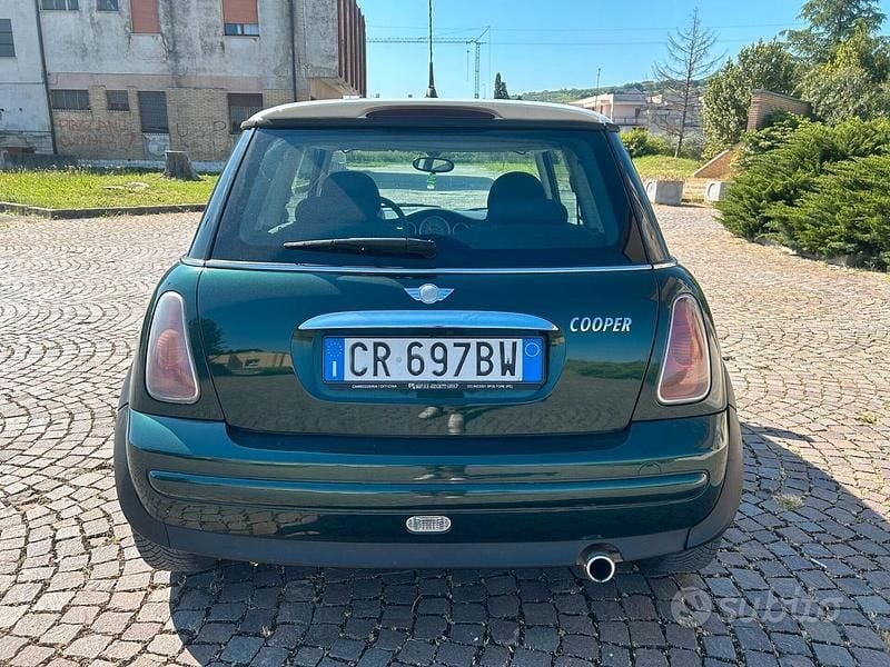 Begagnad Mini ONE 90 HK (66 kW) 2004 Grön Halvkombi