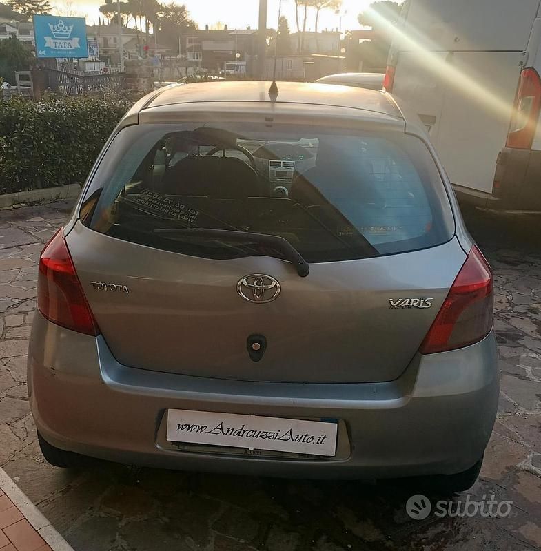 Usata Toyota Yaris 89 CV (65 kW) 2006 Grigio Berlina