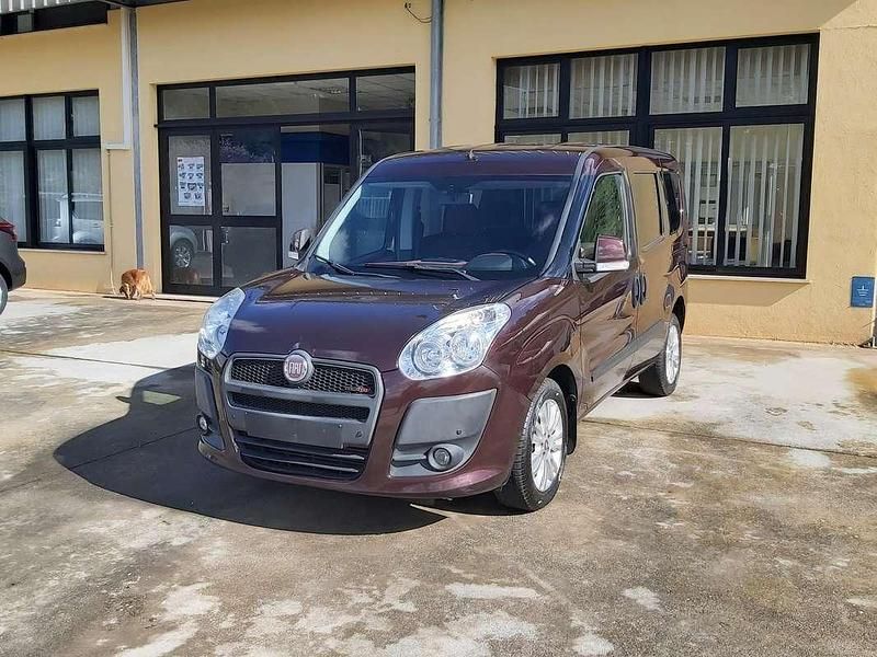 Usata Fiat Doblò Emotion 105 CV (77 kW) 2012 Rosso Monovolume