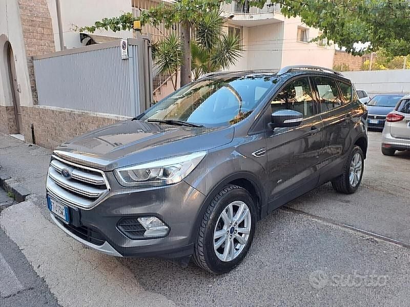 Usata Ford Kuga 150 CV (110 kW) 2019 Grigio SUV