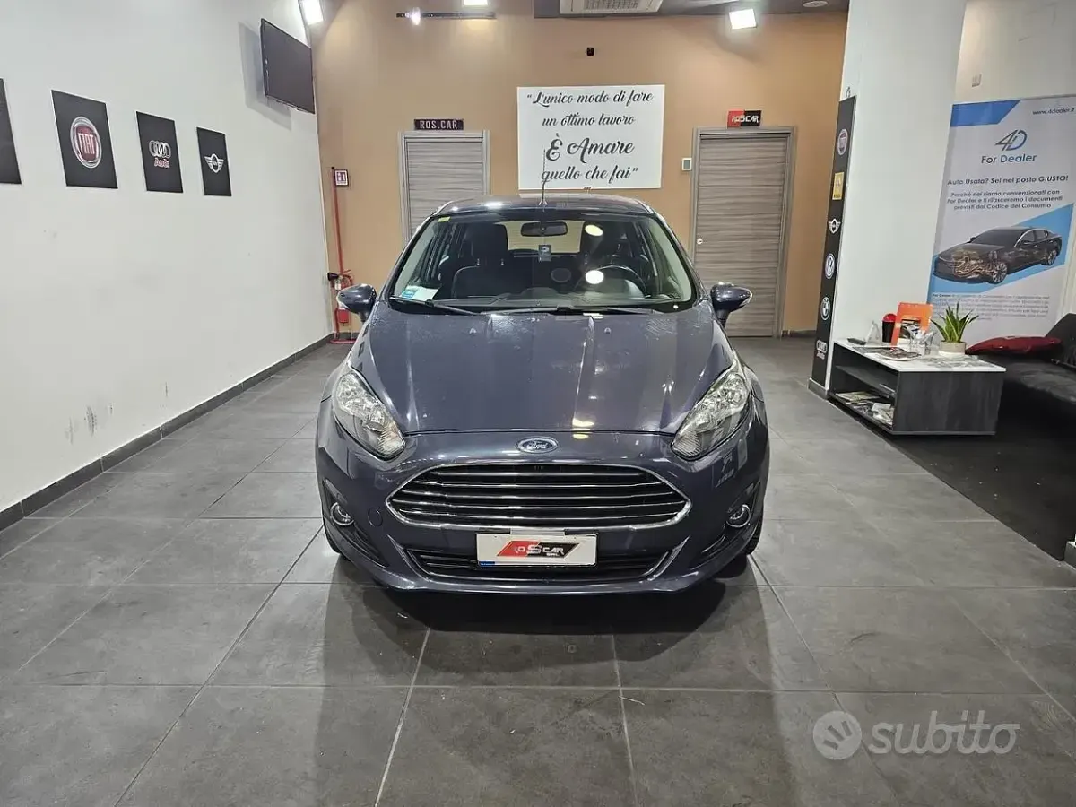 Usata Ford Fiesta Titanium 75 CV (55 kW) 2013 Grigio Berlina