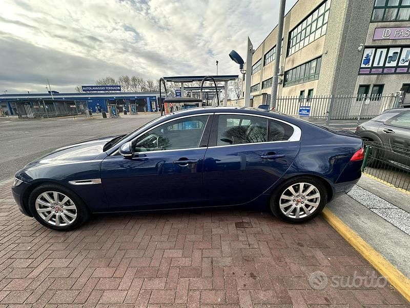 Usata Jaguar XE Business Edition 179 CV (131 kW) 2016 Blu Berlina