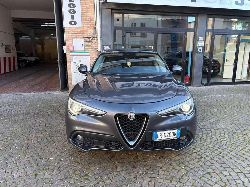 Grigio Usata 2018 Alfa Romeo Stelvio Executive SUV | 16.999 € - Immagine 1/4