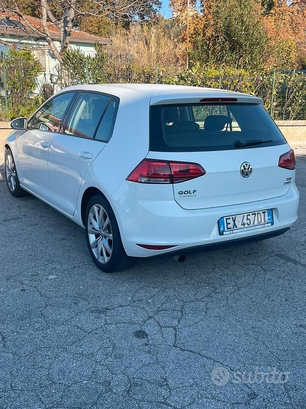 Usata 2014 VW Golf VII Tre volumi | 9600 € (Buon prezzo) - Immagine 1/4