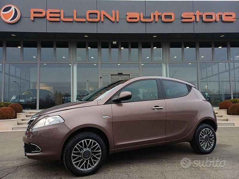 Usata Lancia Ypsilon 85 CV (62 kW) 2015 Lilla Utilitaria