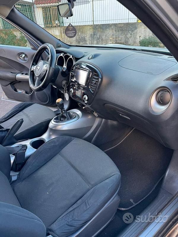 Usata Nissan Juke Tekna 110 CV (80 kW) 2011 Grigio SUV